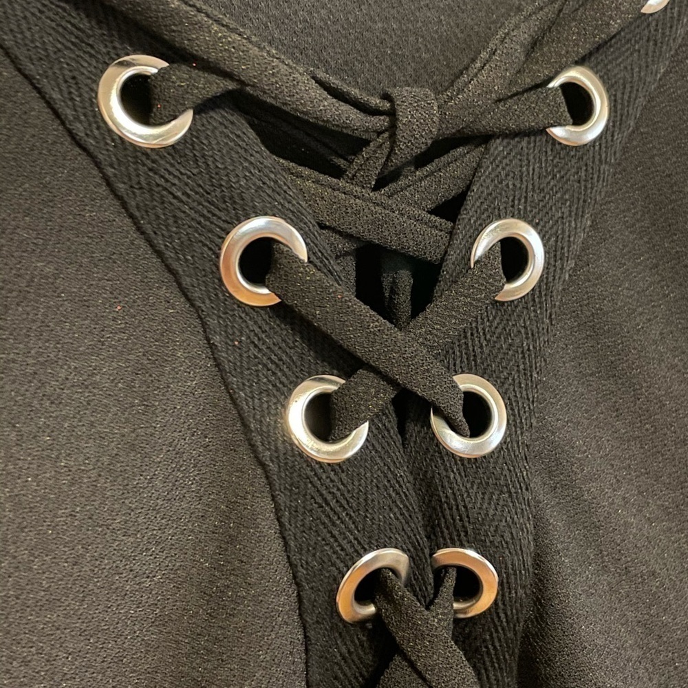 Black Grommet Lace Neck Top With Rolled Tab Sleeves and Cinch Waist Size Small - Picture 2 of 4